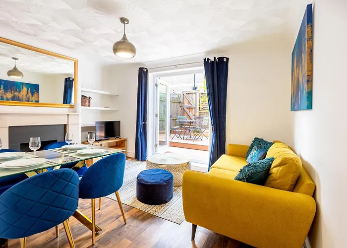 Renovated 2-Storey 2Br Wgarden Near Angel St