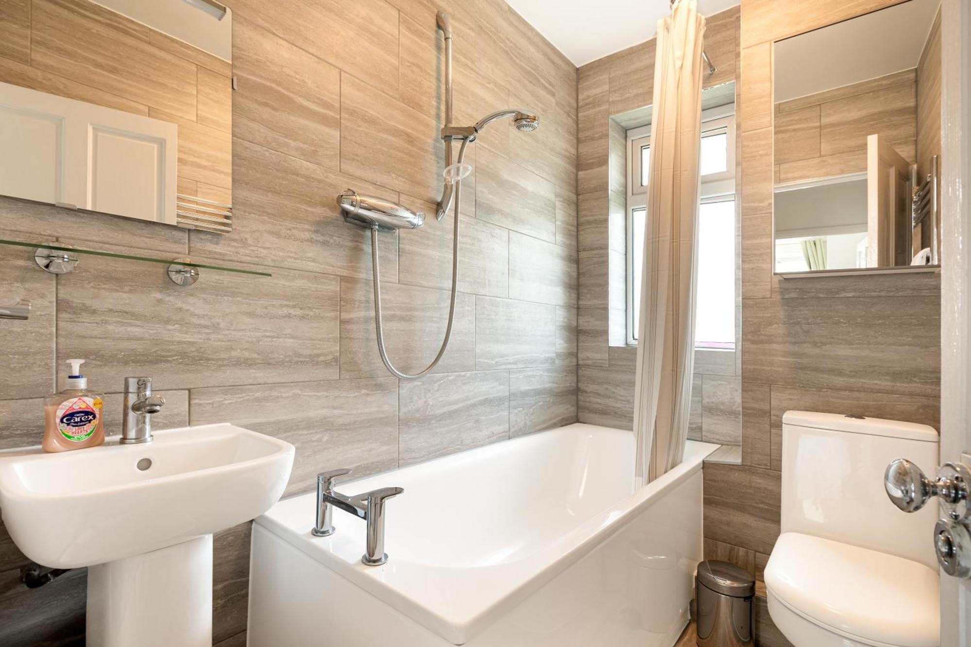 Renovated 2-storey 2br Wgarden Near Angel St * Londra