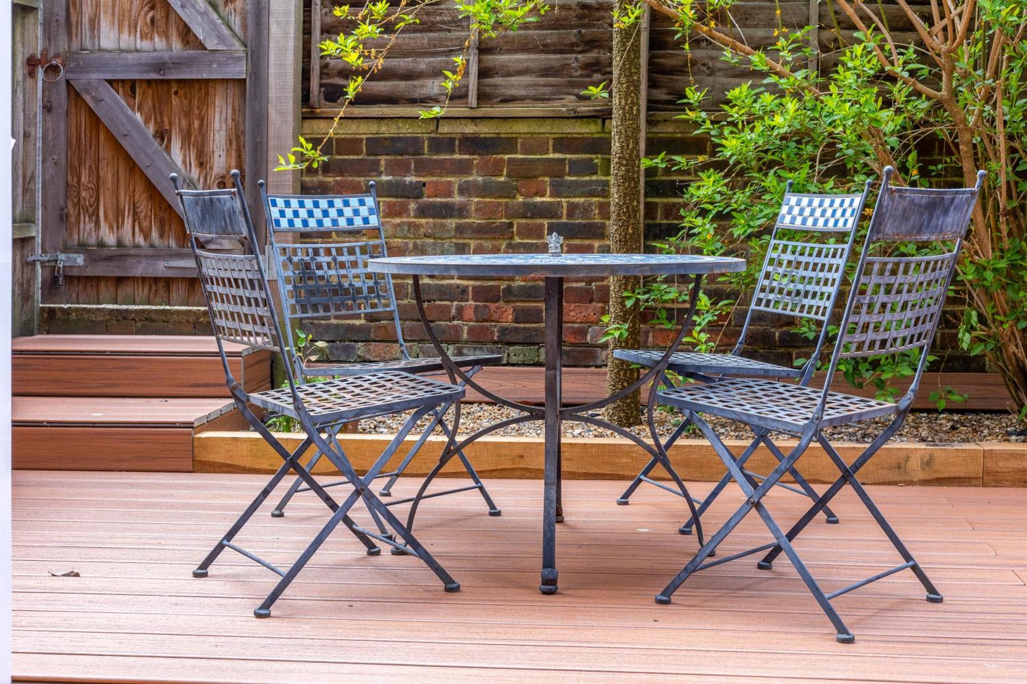 Renovated 2-storey 2br Wgarden Near Angel St * Londra